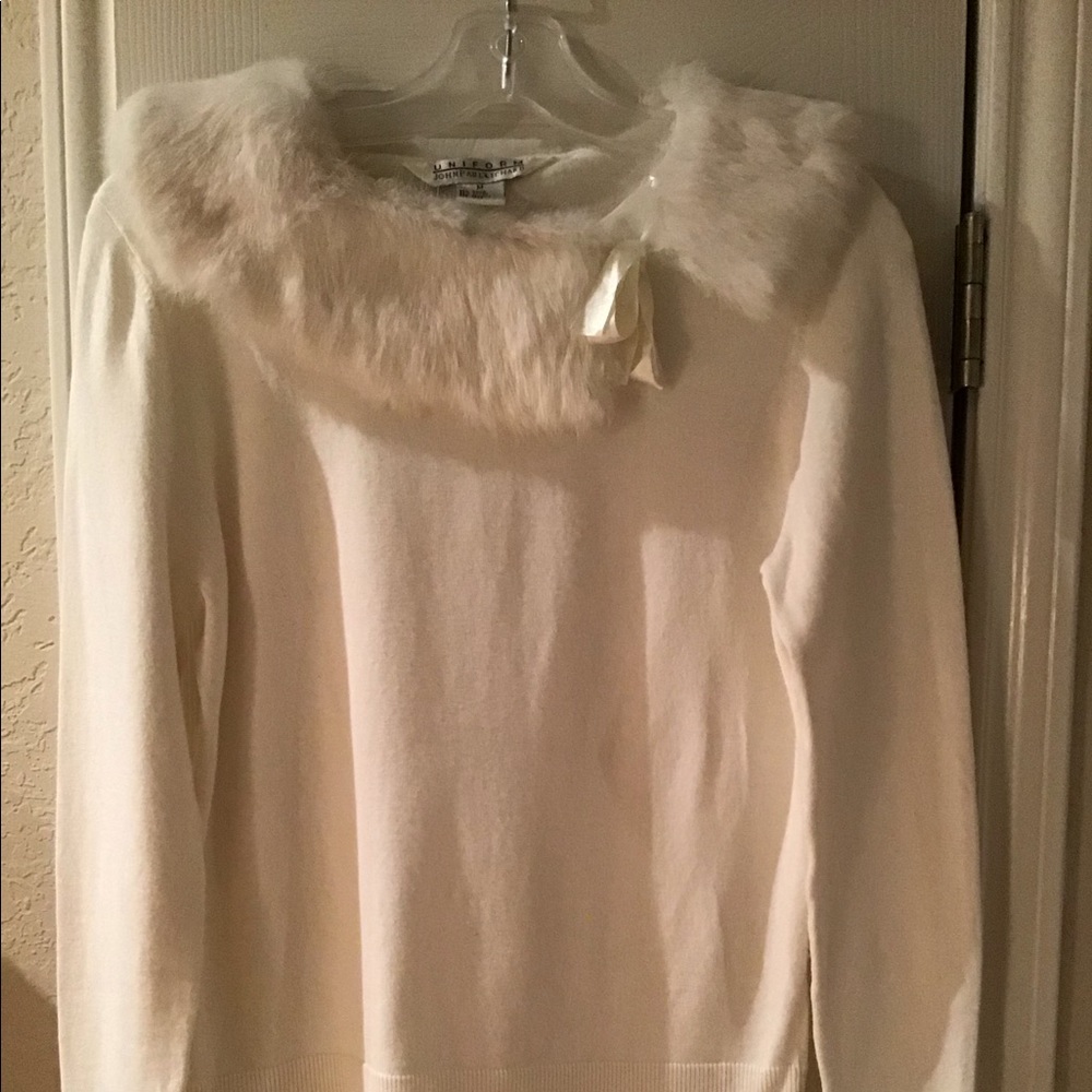 UNIFORM : John Paul Richard ivory sweater w/ fur
